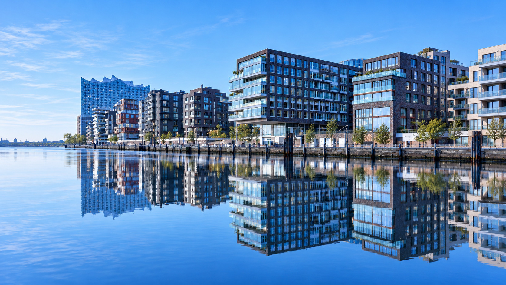 Blick über die Hamburger HafenCity mit Wasserlage