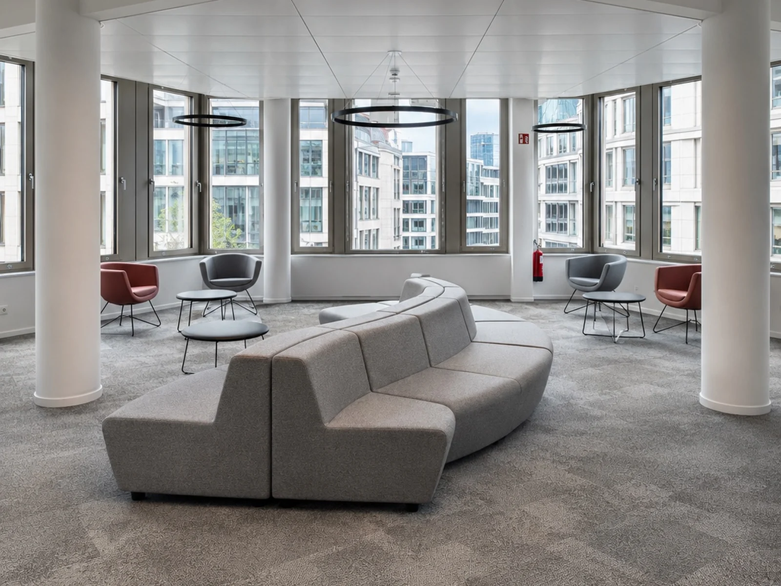Bright communal and break area with a HafenCity view, professionally cleaned by SZ | HAMBURG